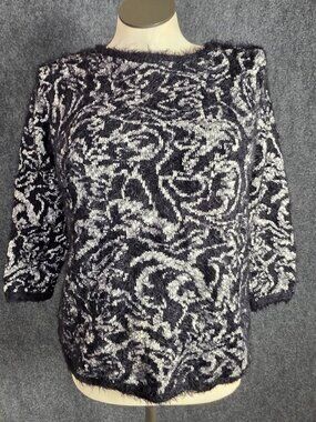Chicos Black & White Fuzzy Knit Pullover Sweater Size 1 Floral Pattern 3/4 Sleev